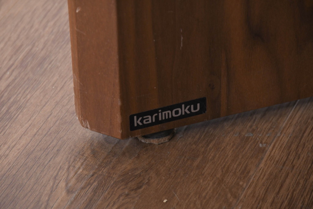 中古　美品　カリモク(karimoku)　スタンダードモダンシリーズ　ウォールナット　スウェード調のクッションカバーが取り出し可能タイプのシンプルなベンチ(長椅子、1人掛け、2人掛け)(定価約11万円)(R-081172)