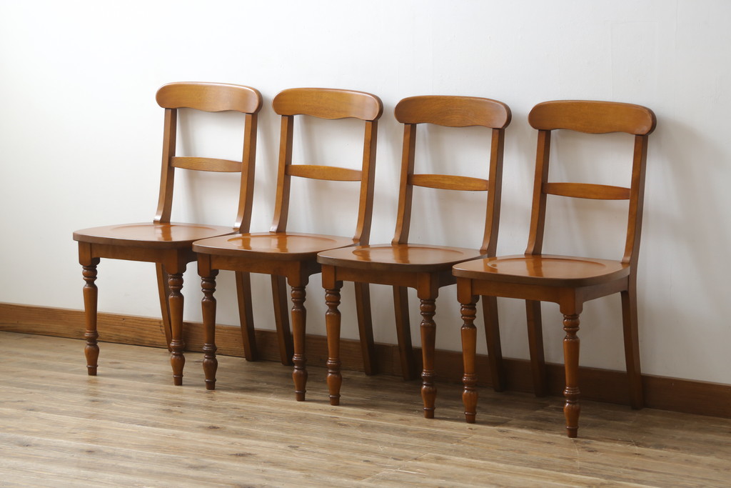 中古　美品　横浜ダニエル(daniel)　アメリカンシリーズ　シンプルなデザインが取り入れやすいダイニングチェア4脚セット(アームレスチェア、板座チェア、椅子、イス)(定価4脚で約40万円)(R-075393)
