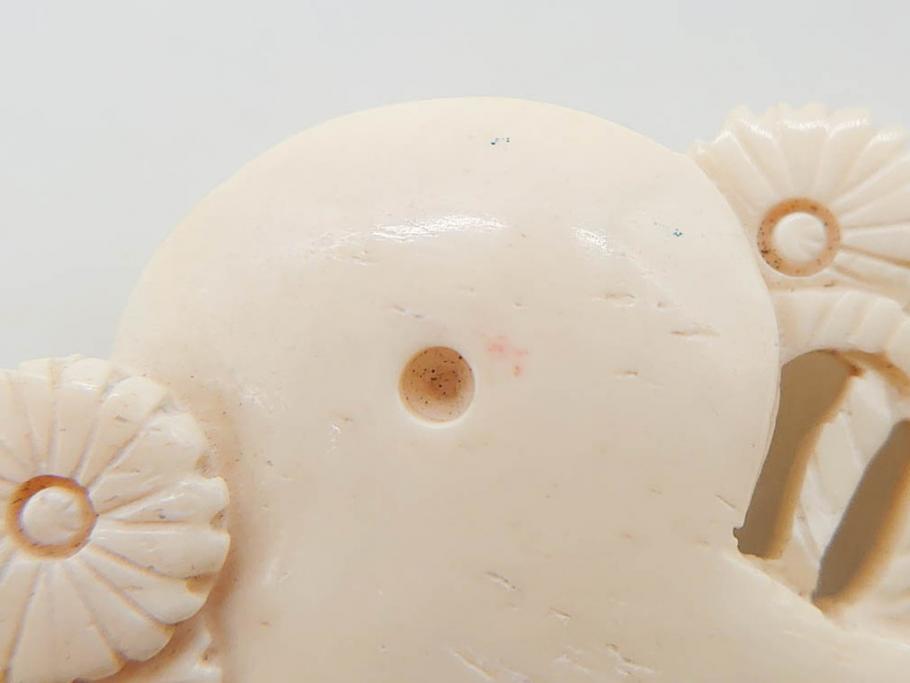 アンティーク　角彫　螺鈿細工　繊細なデザインが和の趣を感じさせる帯留め(鹿角?、勾玉モチーフ、帯締め、着物道具、和装小物、アクセサリー)(R-075909)