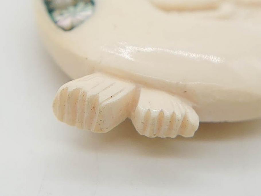 アンティーク　角彫　螺鈿細工　繊細なデザインが和の趣を感じさせる帯留め(鹿角?、勾玉モチーフ、帯締め、着物道具、和装小物、アクセサリー)(R-075909)