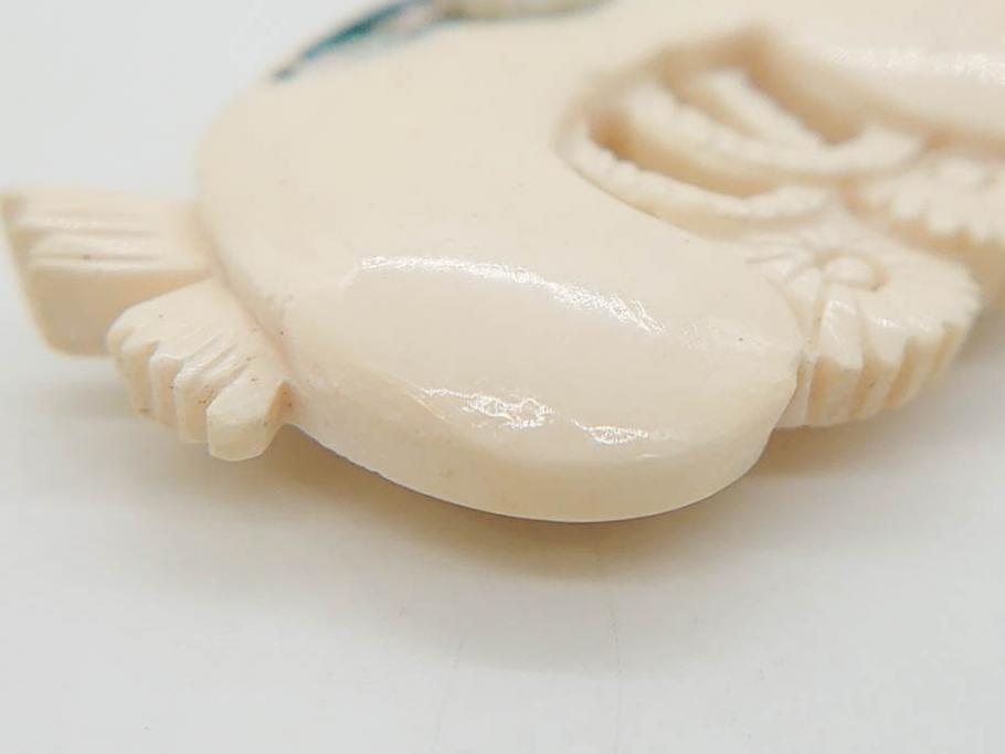 アンティーク　角彫　螺鈿細工　繊細なデザインが和の趣を感じさせる帯留め(鹿角?、勾玉モチーフ、帯締め、着物道具、和装小物、アクセサリー)(R-075909)