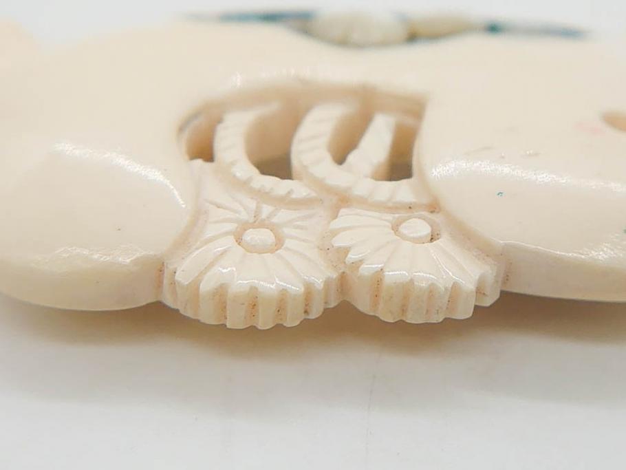 アンティーク　角彫　螺鈿細工　繊細なデザインが和の趣を感じさせる帯留め(鹿角?、勾玉モチーフ、帯締め、着物道具、和装小物、アクセサリー)(R-075909)