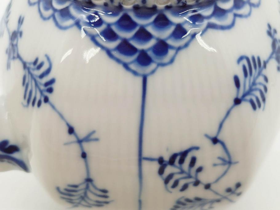 ビンテージ　希少　デンマーク　ROYAL COPENHAGEN(ロイヤルコペンハーゲン)　ブルーフルーテッド　フルレース　顔付き　1119　優雅なひとときを演出するティーポット(洋食器)(R-075912)