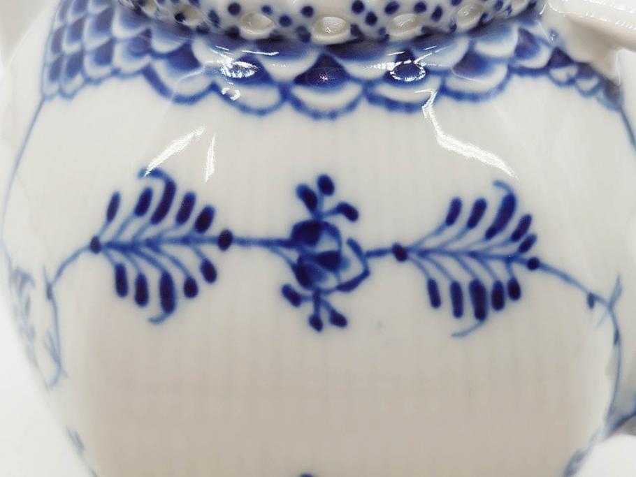 ビンテージ　希少　デンマーク　ROYAL COPENHAGEN(ロイヤルコペンハーゲン)　ブルーフルーテッド　フルレース　顔付き　1119　優雅なひとときを演出するティーポット(洋食器)(R-075912)