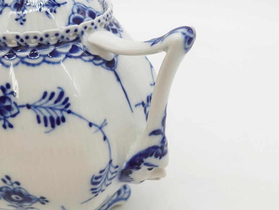 ビンテージ　希少　デンマーク　ROYAL COPENHAGEN(ロイヤルコペンハーゲン)　ブルーフルーテッド　フルレース　顔付き　1119　優雅なひとときを演出するティーポット(洋食器)(R-075912)
