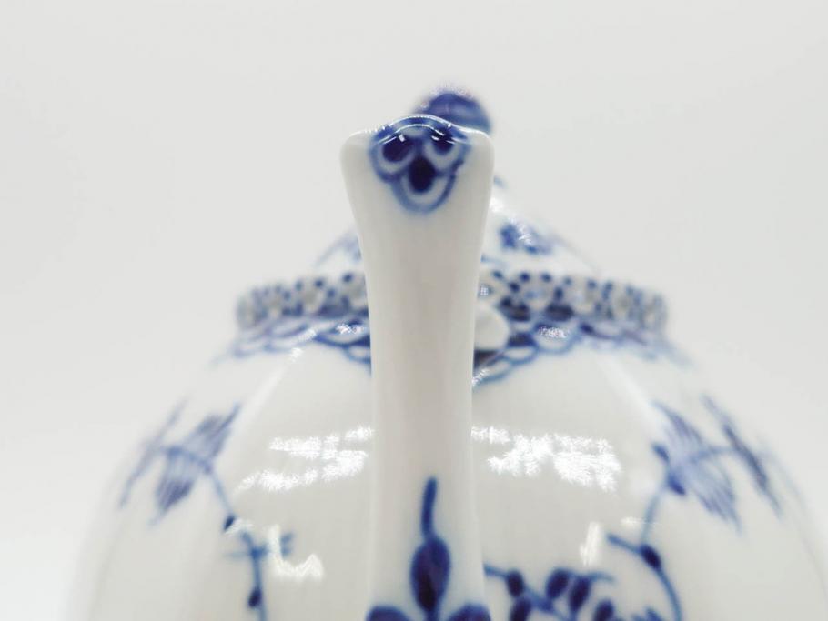 ビンテージ　希少　デンマーク　ROYAL COPENHAGEN(ロイヤルコペンハーゲン)　ブルーフルーテッド　フルレース　顔付き　1119　優雅なひとときを演出するティーポット(洋食器)(R-075912)