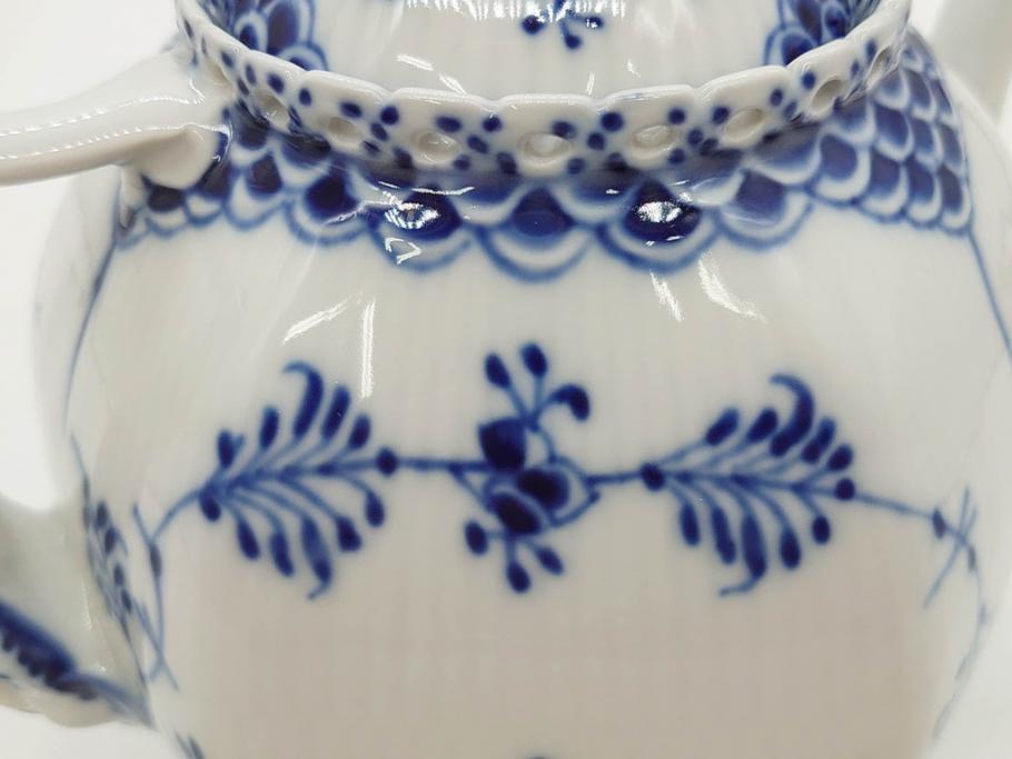 ビンテージ　希少　デンマーク　ROYAL COPENHAGEN(ロイヤルコペンハーゲン)　ブルーフルーテッド　フルレース　顔付き　1119　優雅なひとときを演出するティーポット(洋食器)(R-075912)