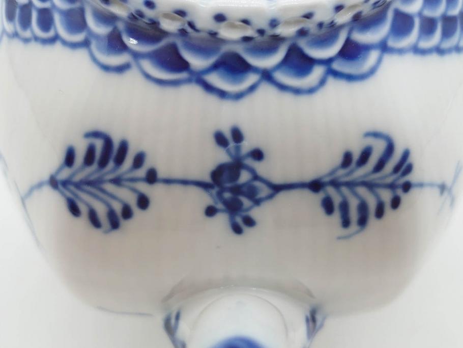 ビンテージ　希少　デンマーク　ROYAL COPENHAGEN(ロイヤルコペンハーゲン)　ブルーフルーテッド　フルレース　顔付き　1119　優雅なひとときを演出するティーポット(洋食器)(R-075912)