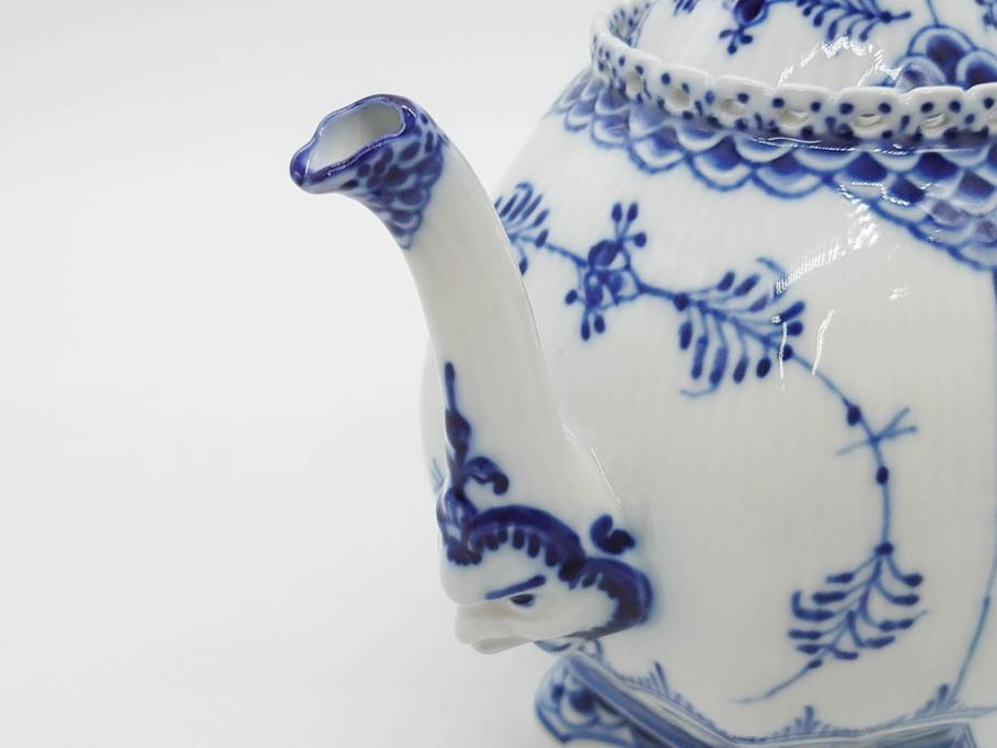ビンテージ　希少　デンマーク　ROYAL COPENHAGEN(ロイヤルコペンハーゲン)　ブルーフルーテッド　フルレース　顔付き　1119　優雅なひとときを演出するティーポット(洋食器)(R-075912)
