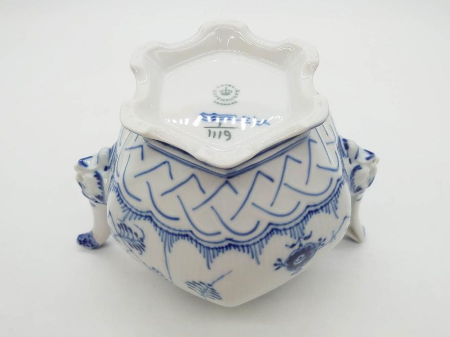 ビンテージ　希少　デンマーク　ROYAL COPENHAGEN(ロイヤルコペンハーゲン)　ブルーフルーテッド　フルレース　顔付き　1119　優雅なひとときを演出するティーポット(洋食器)(R-075912)
