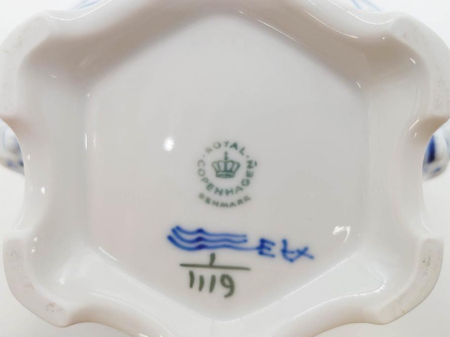 ビンテージ　希少　デンマーク　ROYAL COPENHAGEN(ロイヤルコペンハーゲン)　ブルーフルーテッド　フルレース　顔付き　1119　優雅なひとときを演出するティーポット(洋食器)(R-075912)