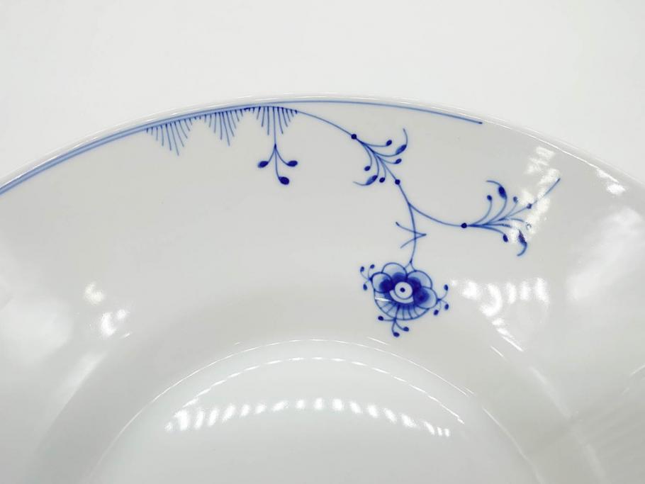 デンマーク　ROYAL COPENHAGEN(ロイヤルコペンハーゲン)　ブルーエレメンツ　美しいフォルムのデザインが目を惹くディーププレート 24cm(皿、洋食器)(R-075949)