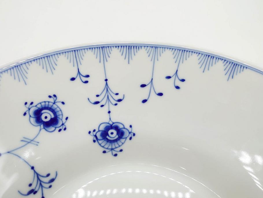 デンマーク　ROYAL COPENHAGEN(ロイヤルコペンハーゲン)　ブルーエレメンツ　美しいフォルムのデザインが目を惹くディーププレート 24cm(皿、洋食器)(R-075949)