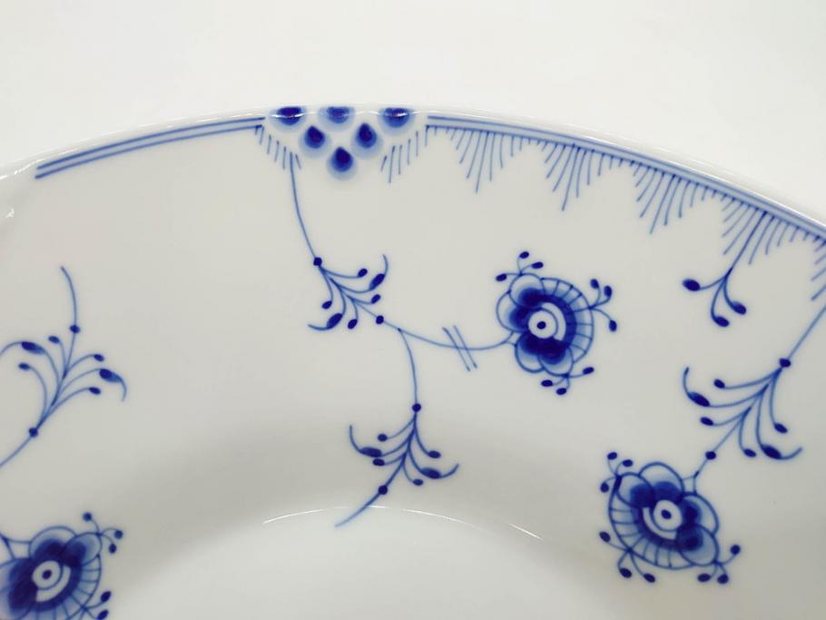 デンマーク　ROYAL COPENHAGEN(ロイヤルコペンハーゲン)　ブルーエレメンツ　美しいフォルムのデザインが目を惹くディーププレート 24cm(皿、洋食器)(R-075949)