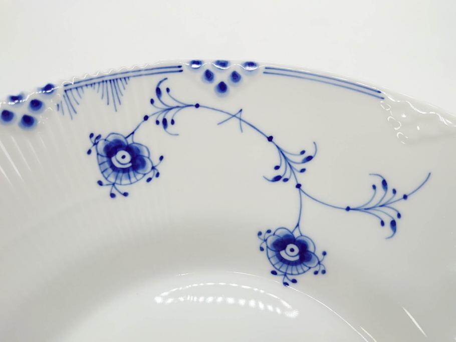 デンマーク　ROYAL COPENHAGEN(ロイヤルコペンハーゲン)　ブルーエレメンツ　美しいフォルムのデザインが目を惹くディーププレート 24cm(皿、洋食器)(R-075949)