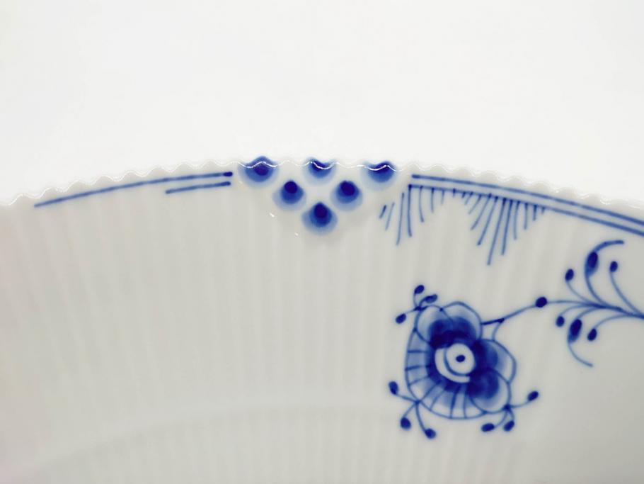 デンマーク　ROYAL COPENHAGEN(ロイヤルコペンハーゲン)　ブルーエレメンツ　美しいフォルムのデザインが目を惹くディーププレート 24cm(皿、洋食器)(R-075949)