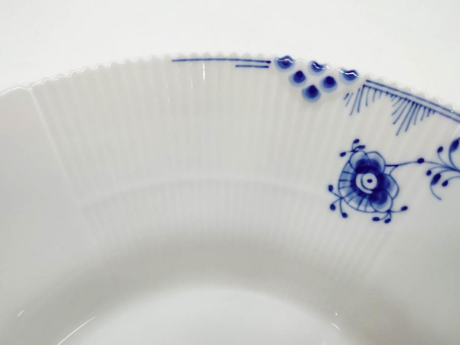 デンマーク　ROYAL COPENHAGEN(ロイヤルコペンハーゲン)　ブルーエレメンツ　美しいフォルムのデザインが目を惹くディーププレート 24cm(皿、洋食器)(R-075949)