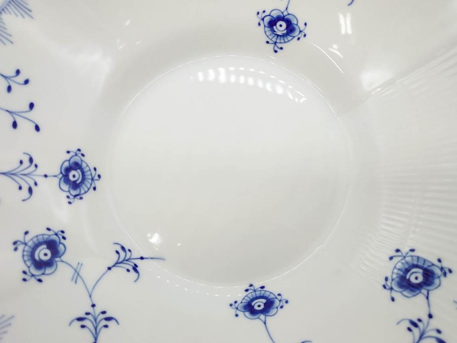 デンマーク　ROYAL COPENHAGEN(ロイヤルコペンハーゲン)　ブルーエレメンツ　美しいフォルムのデザインが目を惹くディーププレート 24cm(皿、洋食器)(R-075949)