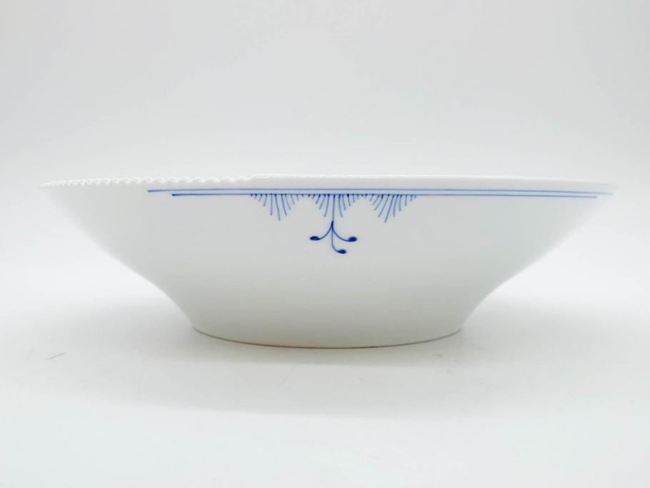 デンマーク　ROYAL COPENHAGEN(ロイヤルコペンハーゲン)　ブルーエレメンツ　美しいフォルムのデザインが目を惹くディーププレート 24cm(皿、洋食器)(R-075949)
