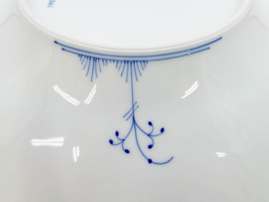 デンマーク　ROYAL COPENHAGEN(ロイヤルコペンハーゲン)　ブルーエレメンツ　美しいフォルムのデザインが目を惹くディーププレート 24cm(皿、洋食器)(R-075949)