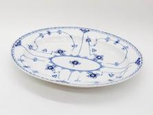 デンマーク　ROYAL COPENHAGEN(ロイヤルコペンハーゲン)　ブルーフルーテッド　ハーフレース　食卓を華やかに演出するオーバルディッシュ(プレート、皿、洋食器)(定価約71500円)(R-075950)