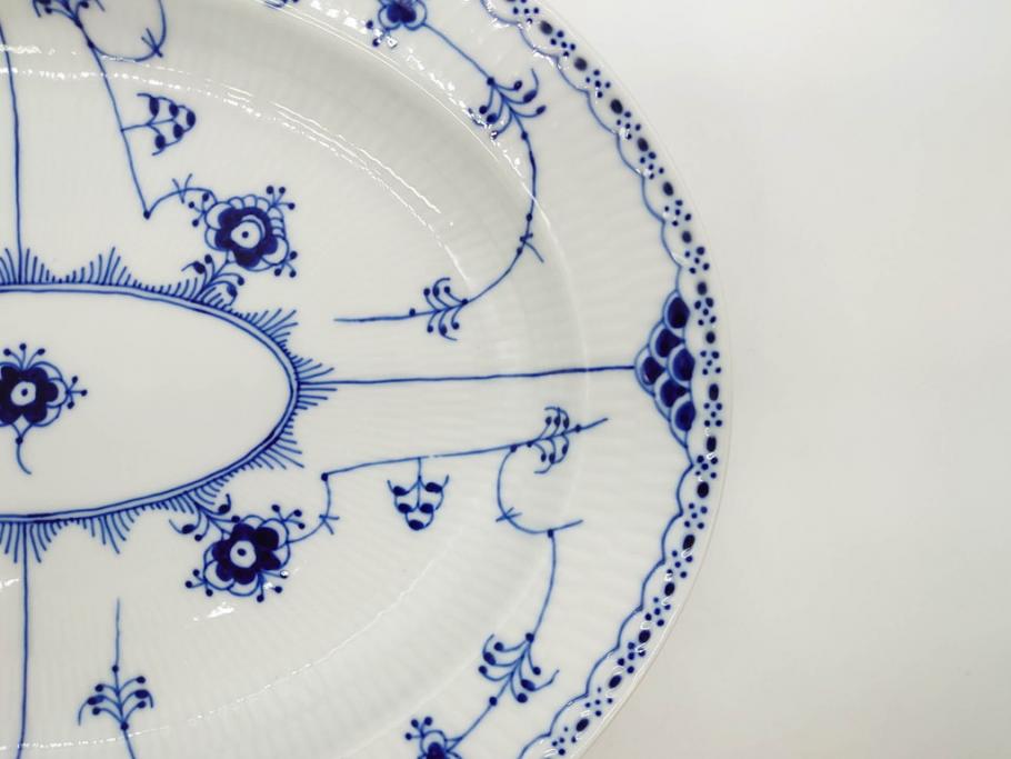 デンマーク　ROYAL COPENHAGEN(ロイヤルコペンハーゲン)　ブルーフルーテッド　ハーフレース　食卓を華やかに演出するオーバルディッシュ(プレート、皿、洋食器)(定価約71500円)(R-075950)