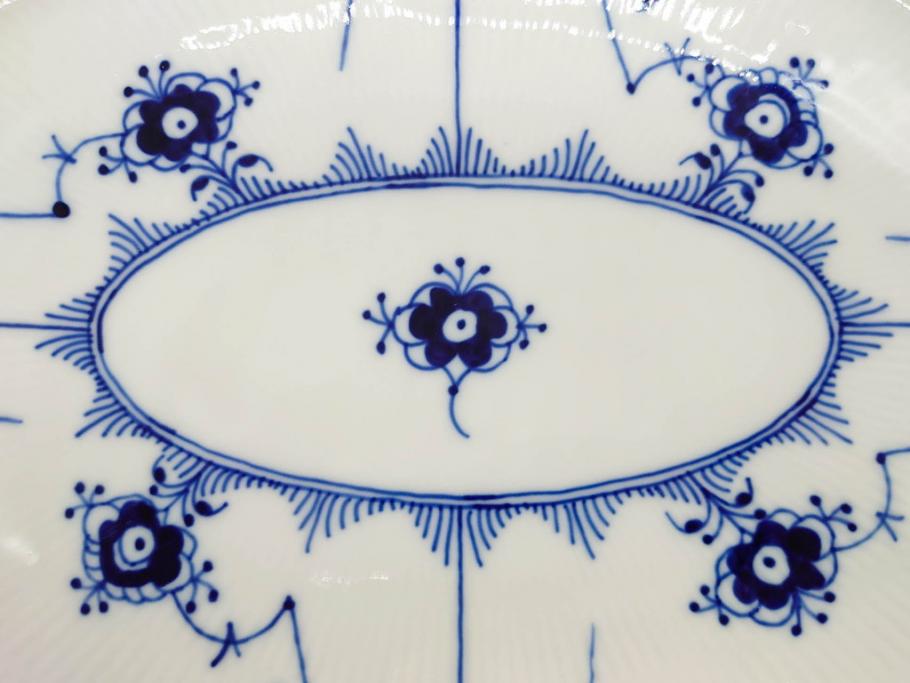 デンマーク　ROYAL COPENHAGEN(ロイヤルコペンハーゲン)　ブルーフルーテッド　ハーフレース　食卓を華やかに演出するオーバルディッシュ(プレート、皿、洋食器)(定価約71500円)(R-075950)