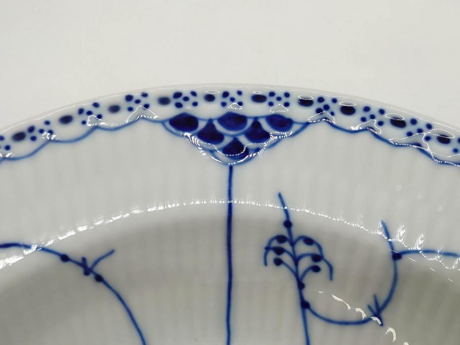 デンマーク　ROYAL COPENHAGEN(ロイヤルコペンハーゲン)　ブルーフルーテッド　ハーフレース　食卓を華やかに演出するオーバルディッシュ(プレート、皿、洋食器)(定価約71500円)(R-075950)