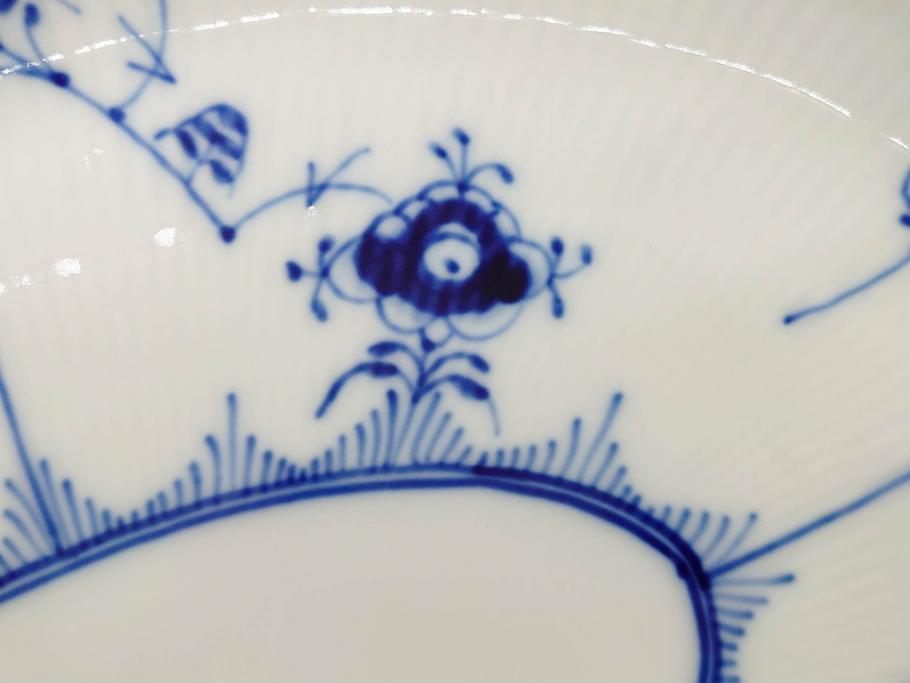 デンマーク　ROYAL COPENHAGEN(ロイヤルコペンハーゲン)　ブルーフルーテッド　ハーフレース　食卓を華やかに演出するオーバルディッシュ(プレート、皿、洋食器)(定価約71500円)(R-075951)