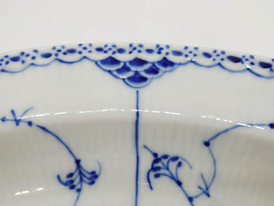 デンマーク　ROYAL COPENHAGEN(ロイヤルコペンハーゲン)　ブルーフルーテッド　ハーフレース　食卓を華やかに演出するオーバルディッシュ(プレート、皿、洋食器)(定価約71500円)(R-075951)