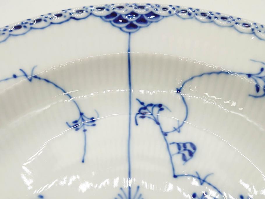 デンマーク　ROYAL COPENHAGEN(ロイヤルコペンハーゲン)　ブルーフルーテッド　ハーフレース　食卓を華やかに演出するオーバルディッシュ(プレート、皿、洋食器)(定価約71500円)(R-075951)