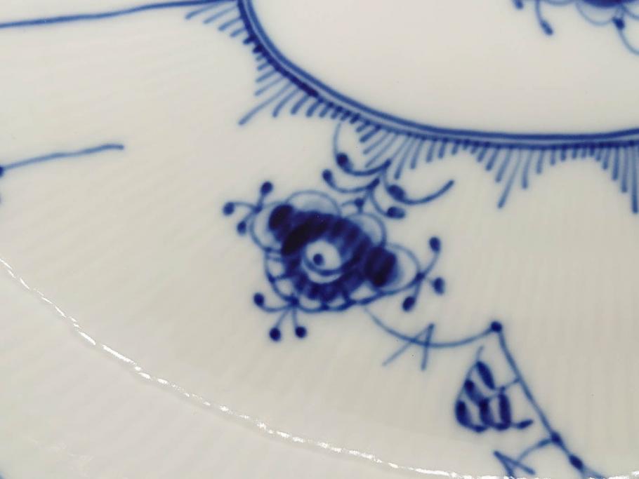 デンマーク　ROYAL COPENHAGEN(ロイヤルコペンハーゲン)　ブルーフルーテッド　ハーフレース　食卓を華やかに演出するオーバルディッシュ(プレート、皿、洋食器)(定価約71500円)(R-075951)