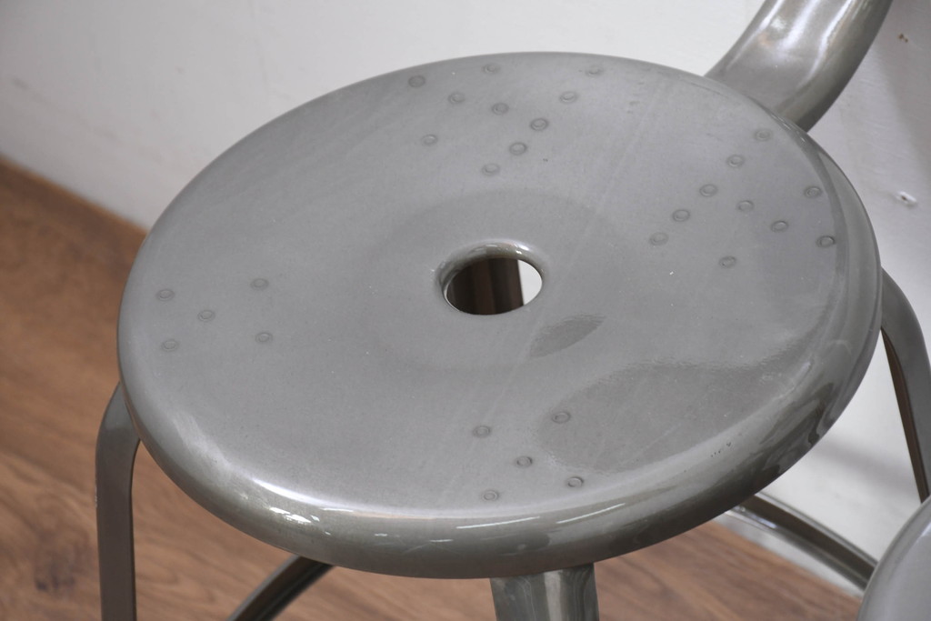 中古　美品　フランス　Nicolle Chair(ニコル・チェア)　Whale Tail(ホエールテイル)　インダストリアルデザインがおしゃれなオールスチールのメタルチェア6脚セット(板座チェア、ダイニングチェア、椅子、イス、バラ売り可能)(定価6脚で約35万円)(R-081913)