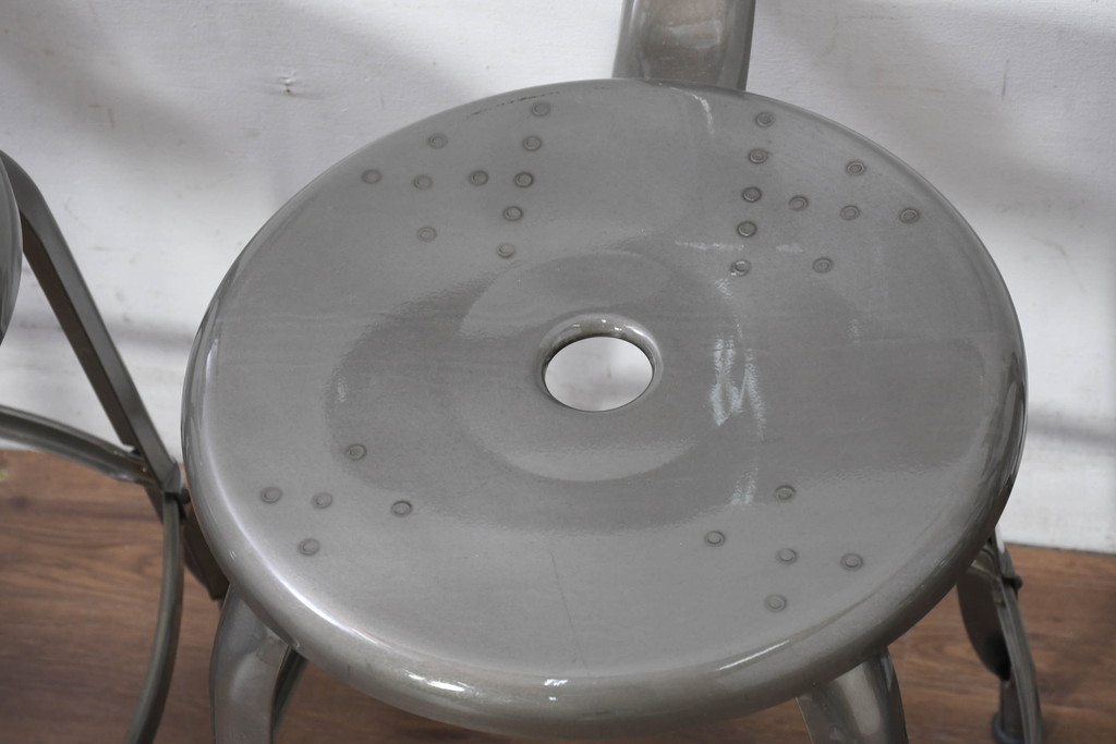 中古　美品　フランス　Nicolle Chair(ニコル・チェア)　Whale Tail(ホエールテイル)　インダストリアルデザインがおしゃれなオールスチールのメタルチェア6脚セット(板座チェア、ダイニングチェア、椅子、イス、バラ売り可能)(定価6脚で約35万円)(R-081913)