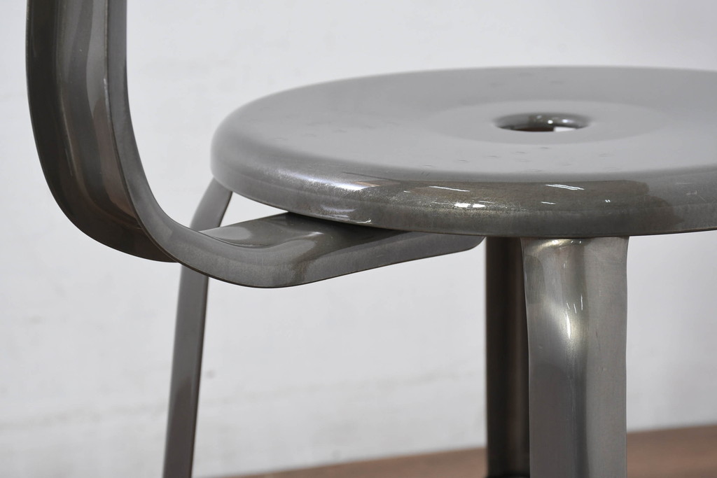 中古　美品　フランス　Nicolle Chair(ニコル・チェア)　Whale Tail(ホエールテイル)　インダストリアルデザインがおしゃれなオールスチールのメタルチェア6脚セット(板座チェア、ダイニングチェア、椅子、イス、バラ売り可能)(定価6脚で約35万円)(R-081913)