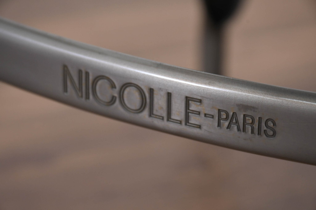 中古　美品　フランス　Nicolle Chair(ニコル・チェア)　Whale Tail(ホエールテイル)　インダストリアルデザインがおしゃれなオールスチールのメタルチェア6脚セット(板座チェア、ダイニングチェア、椅子、イス、バラ売り可能)(定価6脚で約35万円)(R-081913)