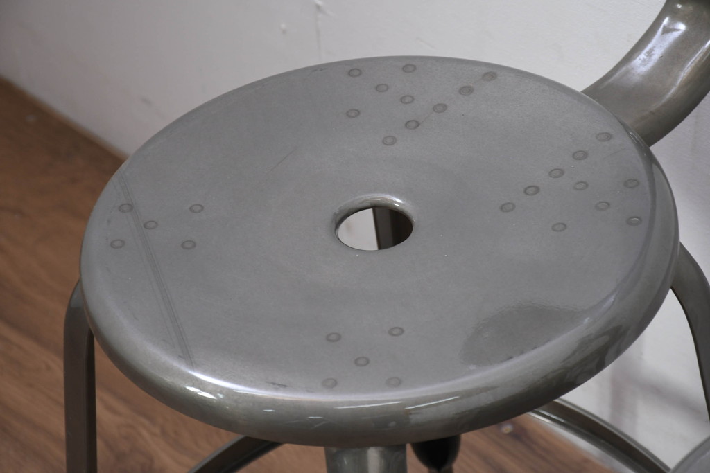 中古　美品　フランス　Nicolle Chair(ニコル・チェア)　Whale Tail(ホエールテイル)　インダストリアルデザインがおしゃれなオールスチールのメタルチェア7脚セット(板座チェア、ダイニングチェア、椅子、イス、バラ売り可能)(定価7脚で約50万円)(R-081914)