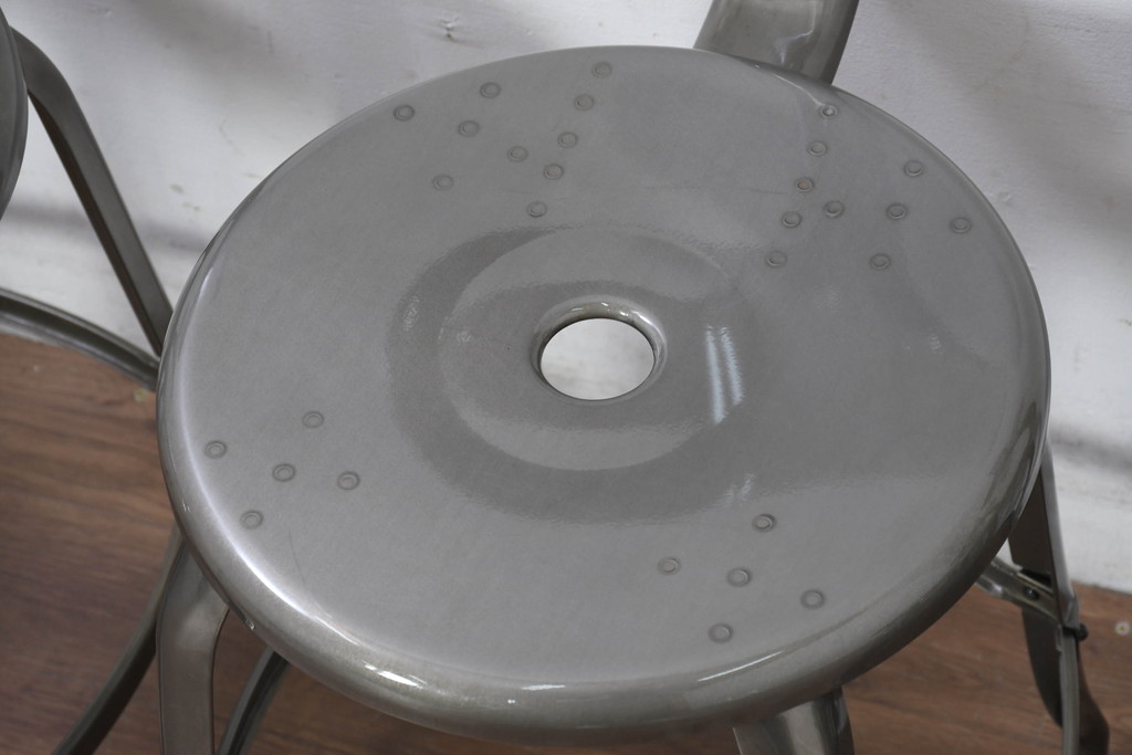 中古　美品　フランス　Nicolle Chair(ニコル・チェア)　Whale Tail(ホエールテイル)　インダストリアルデザインがおしゃれなオールスチールのメタルチェア7脚セット(板座チェア、ダイニングチェア、椅子、イス、バラ売り可能)(定価7脚で約50万円)(R-081914)