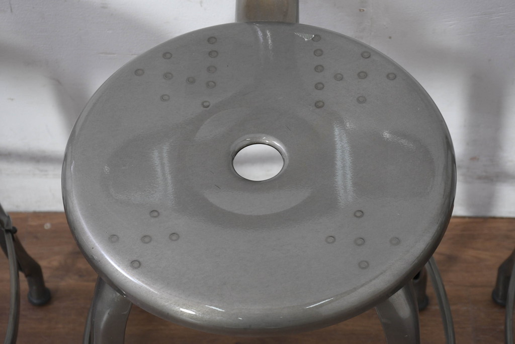 中古　美品　フランス　Nicolle Chair(ニコル・チェア)　Whale Tail(ホエールテイル)　インダストリアルデザインがおしゃれなオールスチールのメタルチェア7脚セット(板座チェア、ダイニングチェア、椅子、イス、バラ売り可能)(定価7脚で約50万円)(R-081914)