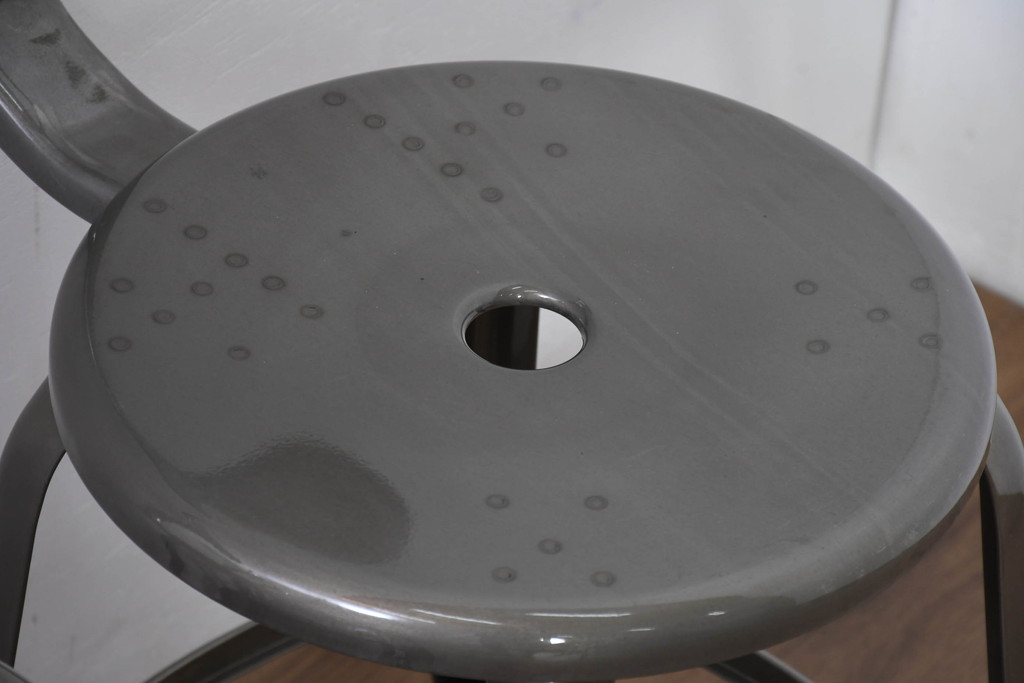 中古　美品　フランス　Nicolle Chair(ニコル・チェア)　Whale Tail(ホエールテイル)　インダストリアルデザインがおしゃれなオールスチールのメタルチェア7脚セット(板座チェア、ダイニングチェア、椅子、イス、バラ売り可能)(定価7脚で約50万円)(R-081914)