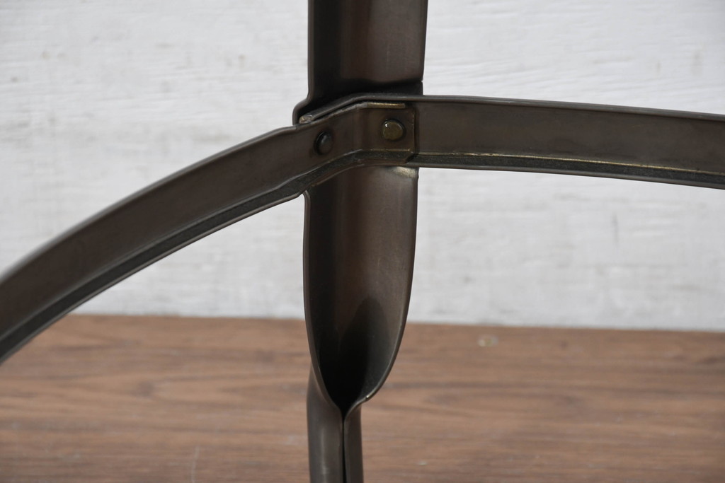 中古　美品　フランス　Nicolle Chair(ニコル・チェア)　Whale Tail(ホエールテイル)　インダストリアルデザインがおしゃれなオールスチールのメタルチェア7脚セット(板座チェア、ダイニングチェア、椅子、イス、バラ売り可能)(定価7脚で約50万円)(R-081914)