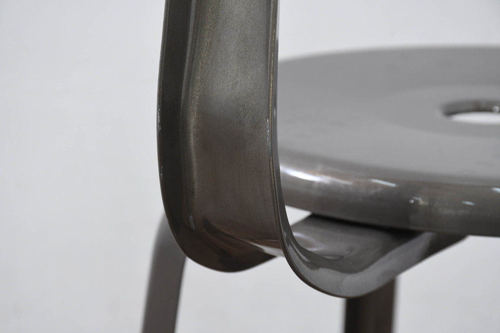中古　美品　フランス　Nicolle Chair(ニコル・チェア)　Whale Tail(ホエールテイル)　インダストリアルデザインがおしゃれなオールスチールのメタルチェア7脚セット(板座チェア、ダイニングチェア、椅子、イス、バラ売り可能)(定価7脚で約50万円)(R-081914)