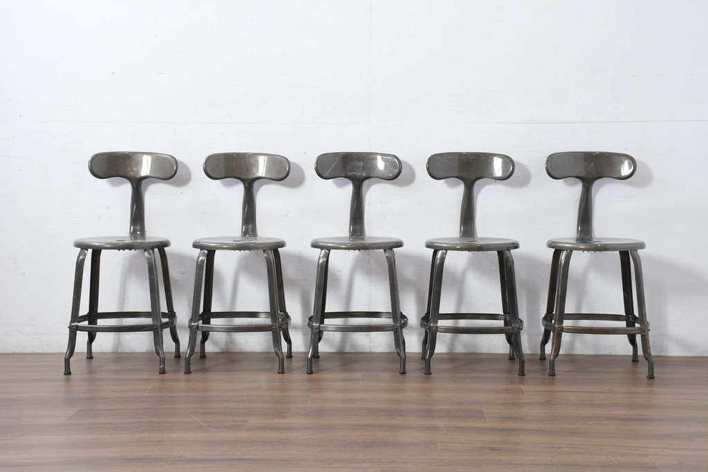 中古　フランス　Nicolle Chair(ニコル・チェア)　Whale Tail(ホエールテイル)　やや小ぶり　インダストリアルデザインがおしゃれなオールスチールのメタルチェア5脚セット(板座チェア、ダイニングチェア、椅子、イス、バラ売り可能)(定価5脚で約29万円)(R-081915)