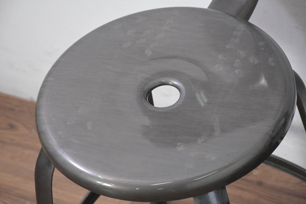 中古　フランス　Nicolle Chair(ニコル・チェア)　Whale Tail(ホエールテイル)　やや小ぶり　インダストリアルデザインがおしゃれなオールスチールのメタルチェア5脚セット(板座チェア、ダイニングチェア、椅子、イス、バラ売り可能)(定価5脚で約29万円)(R-081915)