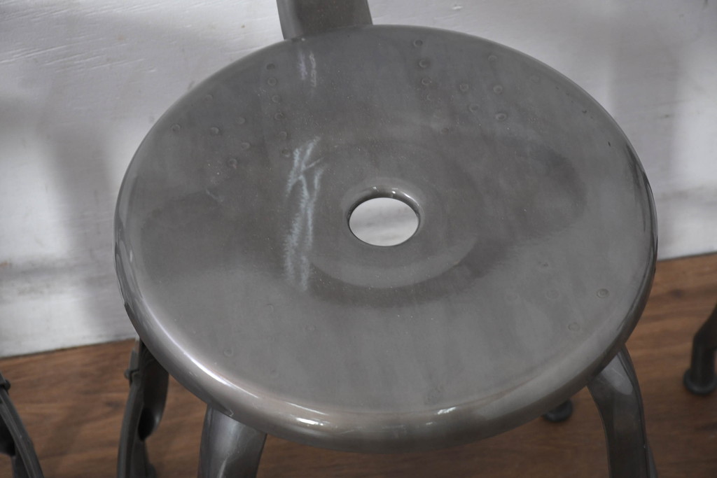 中古　フランス　Nicolle Chair(ニコル・チェア)　Whale Tail(ホエールテイル)　やや小ぶり　インダストリアルデザインがおしゃれなオールスチールのメタルチェア5脚セット(板座チェア、ダイニングチェア、椅子、イス、バラ売り可能)(定価5脚で約29万円)(R-081915)