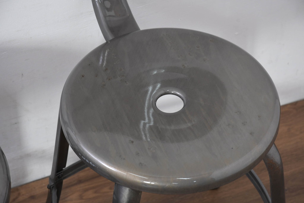 中古　フランス　Nicolle Chair(ニコル・チェア)　Whale Tail(ホエールテイル)　やや小ぶり　インダストリアルデザインがおしゃれなオールスチールのメタルチェア5脚セット(板座チェア、ダイニングチェア、椅子、イス、バラ売り可能)(定価5脚で約29万円)(R-081915)