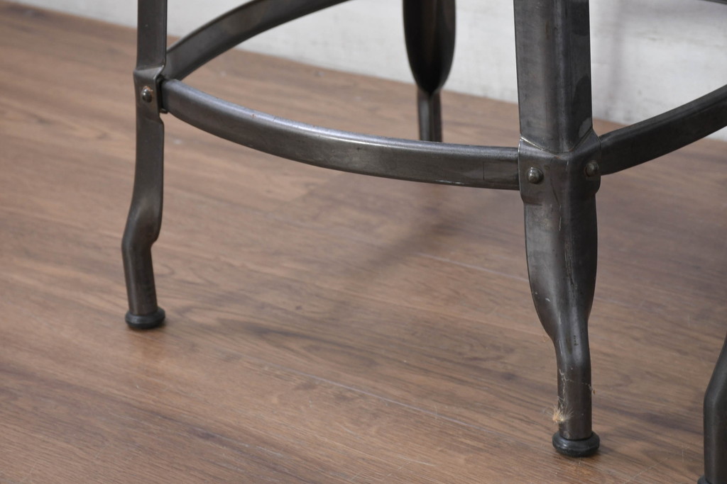 中古　フランス　Nicolle Chair(ニコル・チェア)　Whale Tail(ホエールテイル)　やや小ぶり　インダストリアルデザインがおしゃれなオールスチールのメタルチェア5脚セット(板座チェア、ダイニングチェア、椅子、イス、バラ売り可能)(定価5脚で約29万円)(R-081915)