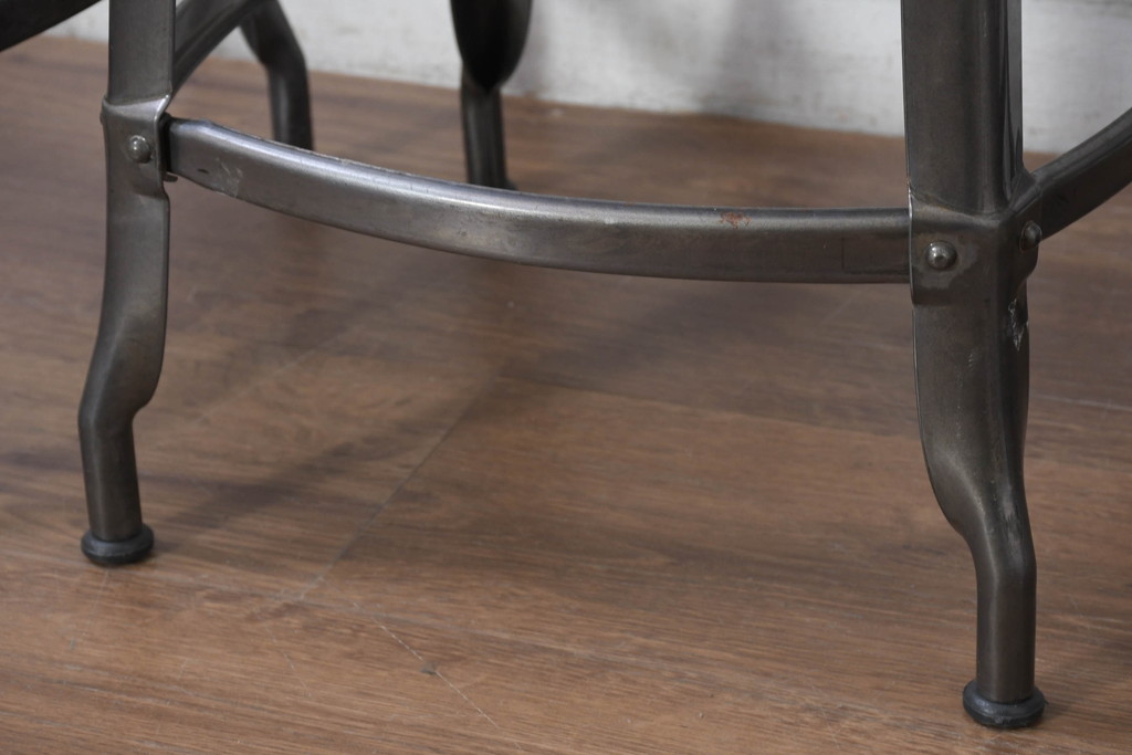 中古　フランス　Nicolle Chair(ニコル・チェア)　Whale Tail(ホエールテイル)　やや小ぶり　インダストリアルデザインがおしゃれなオールスチールのメタルチェア5脚セット(板座チェア、ダイニングチェア、椅子、イス、バラ売り可能)(定価5脚で約29万円)(R-081915)