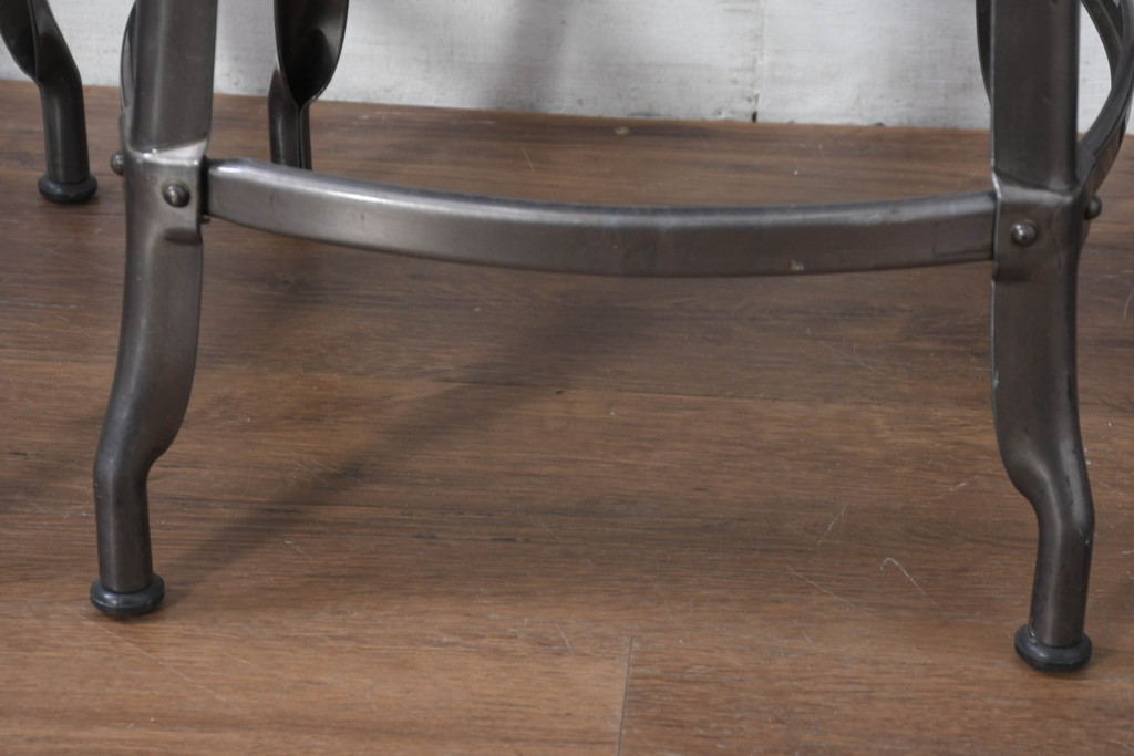 中古　フランス　Nicolle Chair(ニコル・チェア)　Whale Tail(ホエールテイル)　やや小ぶり　インダストリアルデザインがおしゃれなオールスチールのメタルチェア5脚セット(板座チェア、ダイニングチェア、椅子、イス、バラ売り可能)(定価5脚で約29万円)(R-081915)