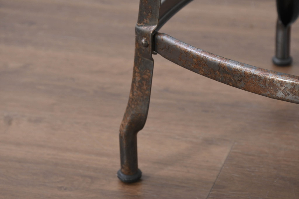 中古　フランス　Nicolle Chair(ニコル・チェア)　Whale Tail(ホエールテイル)　やや小ぶり　インダストリアルデザインがおしゃれなオールスチールのメタルチェア5脚セット(板座チェア、ダイニングチェア、椅子、イス、バラ売り可能)(定価5脚で約29万円)(R-081915)